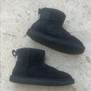 UGG Short Black Suede Shearling Sparkle Bowtie Ankle Boot Women's Size 8